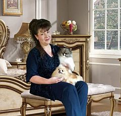 Pomeranian lapdogs on the breeder's lap