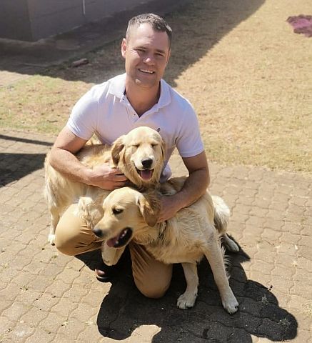 Breeder & 2 goldens.